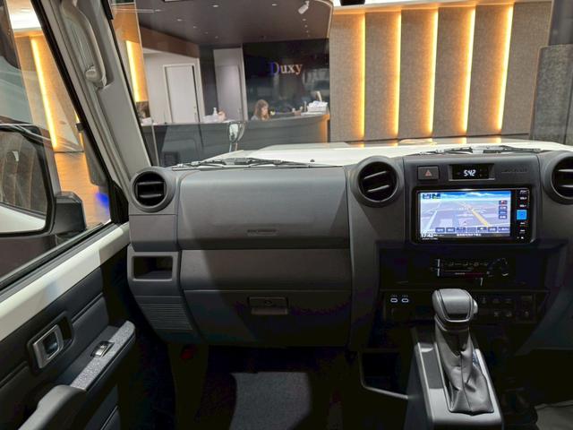 ランドクルーザー７０ ＡＸ　純正７型ナビ　フルセグＴＶ　Ｂｌｕｅｔｏｏｔｈオーディオ　バックカメラ　ＥＴＣ　ＬＥＤヘッドライト　ＩＳＯフィックス　デフロック　マニュアルエアコン　クルーズコントロール　リアフィルム　１６インチＡＷ（46枚目）