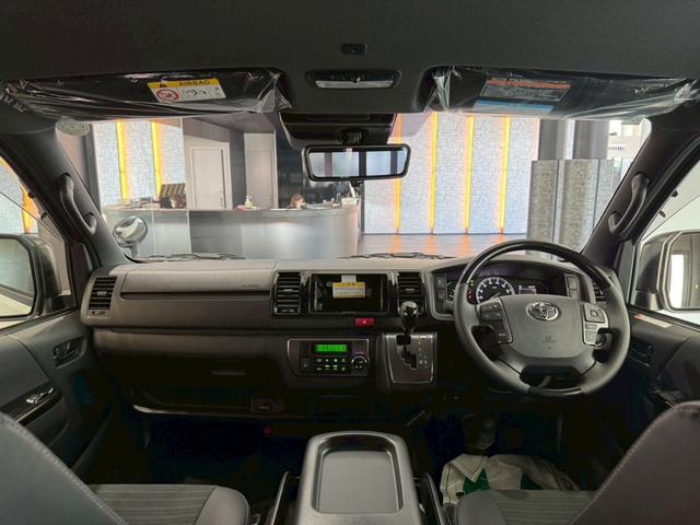 ハイエースバン ロングスーパーGL ダークプライムS デジタルインナーミラー AC100Vコンセント LEDライト 20周年スカッフプレート リアヒーター トヨタセーフティーセンス 両側電動スライドドア パノラミックビューモニター オートハイビーム(70枚目)