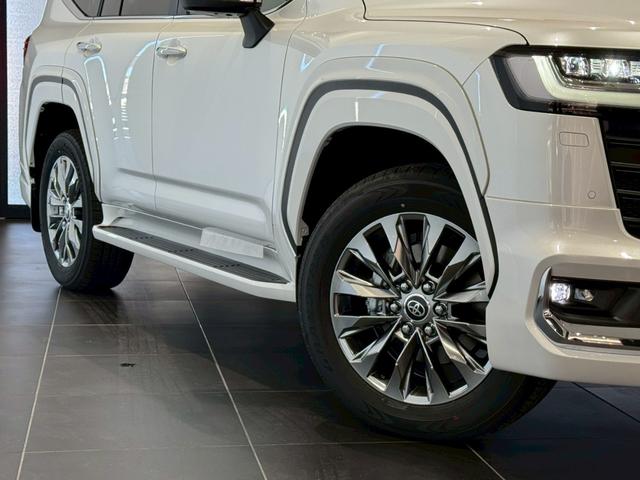 ランドクルーザー ZX 改良後モデル モデリスタエアロ リアエンターテインメント クールBOX 電動デフロック 寒冷地仕様 トノカバー ルーフレール JBLサウンドシステム ステアリングヒーター 純正ディスプレイオーディオ(14枚目)