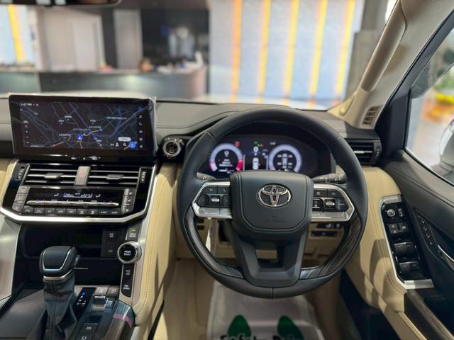 ランドクルーザー ZX 改良後モデル モデリスタエアロ リアエンターテインメント クールBOX 電動デフロック 寒冷地仕様 トノカバー ルーフレール JBLサウンドシステム ステアリングヒーター 純正ディスプレイオーディオ(52枚目)