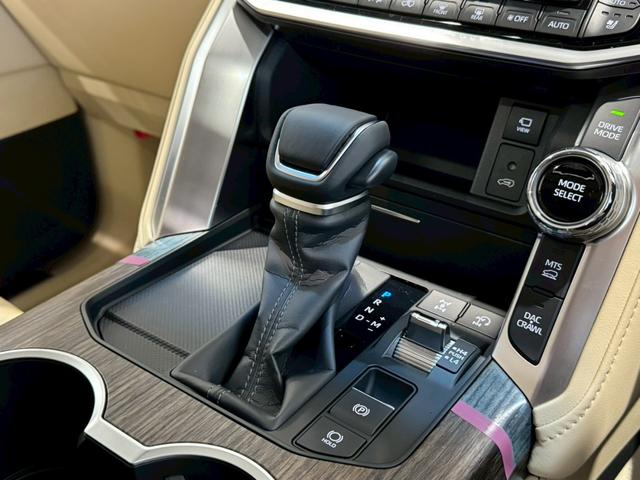 ランドクルーザー ZX 改良後モデル モデリスタエアロ リアエンターテインメント クールBOX 電動デフロック 寒冷地仕様 トノカバー ルーフレール JBLサウンドシステム ステアリングヒーター 純正ディスプレイオーディオ(64枚目)