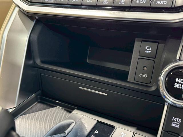 ランドクルーザー ZX 改良後モデル モデリスタエアロ リアエンターテインメント クールBOX 電動デフロック 寒冷地仕様 トノカバー ルーフレール JBLサウンドシステム ステアリングヒーター 純正ディスプレイオーディオ(65枚目)