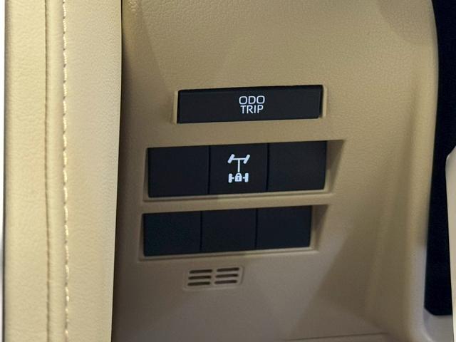 ランドクルーザー ZX 改良後モデル モデリスタエアロ リアエンターテインメント クールBOX 電動デフロック 寒冷地仕様 トノカバー ルーフレール JBLサウンドシステム ステアリングヒーター 純正ディスプレイオーディオ(71枚目)