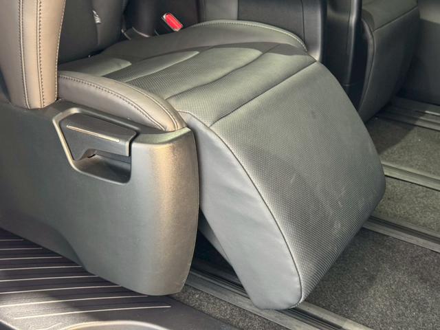 アルファード ２．５Ｓ　Ｃパッケージ　ツインムーンルーフ　アルパインナビ　モデリスタエアロ　デジタルミラー　ブラインドスポットモニター　後席モニター　ＥＴＣ　純正１８ＡＷ　パワーバックドア　パワースライド　シートヒーター＆シートクーラー（50枚目）