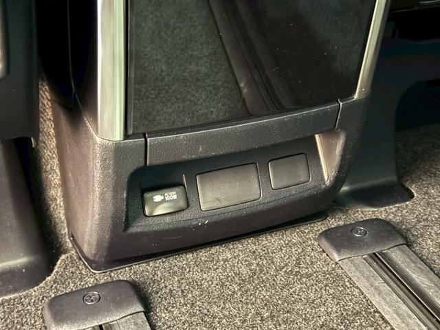 アルファード ２．５Ｓ　Ｃパッケージ　ツインムーンルーフ　アルパインナビ　モデリスタエアロ　デジタルミラー　ブラインドスポットモニター　後席モニター　ＥＴＣ　純正１８ＡＷ　パワーバックドア　パワースライド　シートヒーター＆シートクーラー（53枚目）