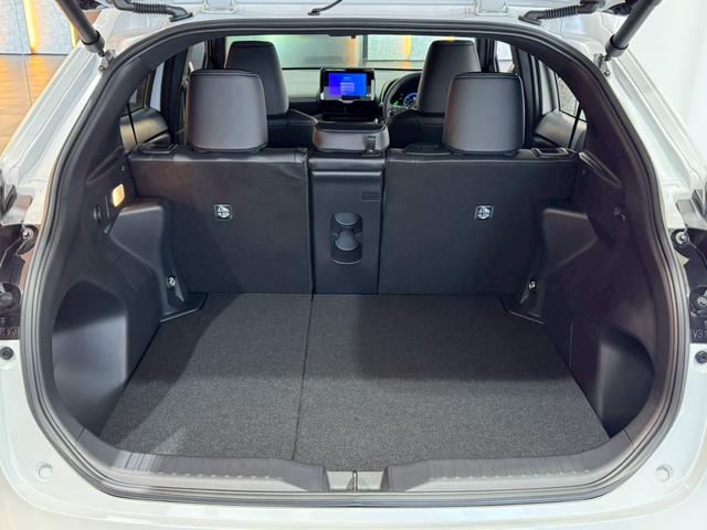 ヤリスクロス ハイブリッドZ 【トヨタチームメイト!ハンズフリーパワーバッグドア!!】パノラミックビューモニター アドバンスドパーク 8インチディスプレイオーディオ HDMI端子 ステアリングヒーター ブラインドスポットモニター(32枚目)