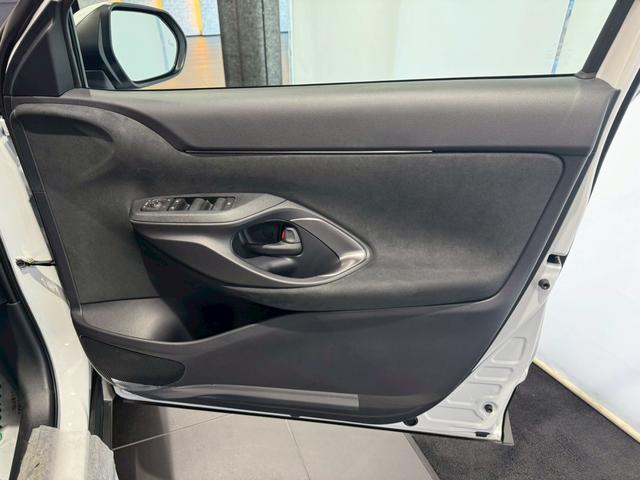 ヤリスクロス ハイブリッドZ 【トヨタチームメイト!ハンズフリーパワーバッグドア!!】パノラミックビューモニター アドバンスドパーク 8インチディスプレイオーディオ HDMI端子 ステアリングヒーター ブラインドスポットモニター(42枚目)