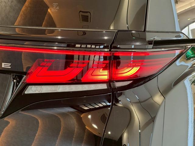 ヴェルファイアハイブリッド Z プレミア 内装茶革 モデリスタエアロ 13.2型後席モニター デジタルミラー スペアタイヤ 左右独立ムーンルーフ トヨタチームメイト 置くだけ充電 パノラミックビュー HDMI端子 HUD BSM ETC2.0(43枚目)