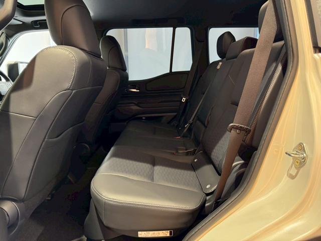 ランドクルーザー２５０ ＶＸ　丸目ヘッドライト　モデリスタパッケージ　モデリスタシグネチャーイルミブレードモデリスタリヤスポイラー　モデリスタオーバーフェンダー　ルーフレール　サンルーフ　ビルトインＥＴＣ　トヨタチームメイト（42枚目）