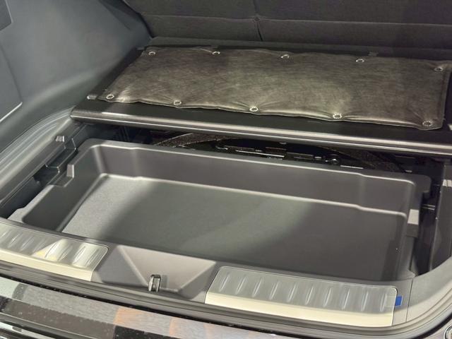 ハリアーハイブリッド Z レザーパッケージ・ナイトシェード パノラマルーフ 寒冷地仕様 シートヒーター シートクーラー パノラミックビューモニターデジタルインナーミラー パワーバックドア 置くだけ充電 ビルトインETC オートハイビームAC100Vコンセント(34枚目)