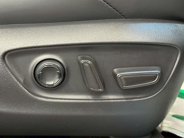 ハリアーハイブリッド Z レザーパッケージ・ナイトシェード パノラマルーフ 寒冷地仕様 シートヒーター シートクーラー パノラミックビューモニターデジタルインナーミラー パワーバックドア 置くだけ充電 ビルトインETC オートハイビームAC100Vコンセント(36枚目)