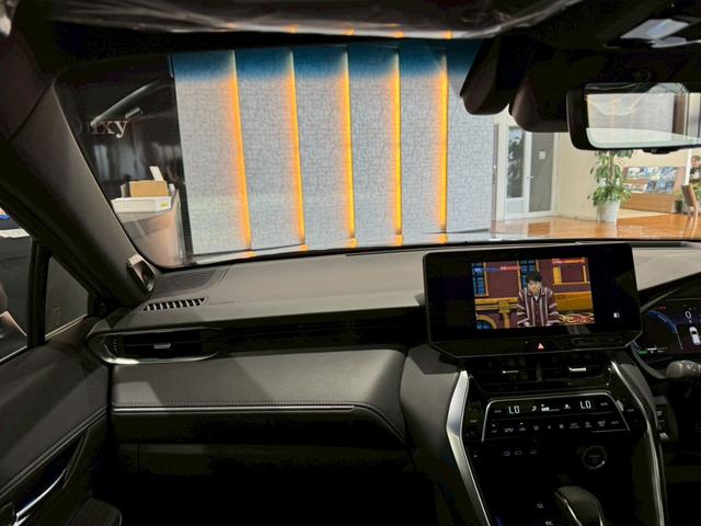 ハリアーハイブリッド Z レザーパッケージ・ナイトシェード パノラマルーフ 寒冷地仕様 シートヒーター シートクーラー パノラミックビューモニターデジタルインナーミラー パワーバックドア 置くだけ充電 ビルトインETC オートハイビームAC100Vコンセント(45枚目)