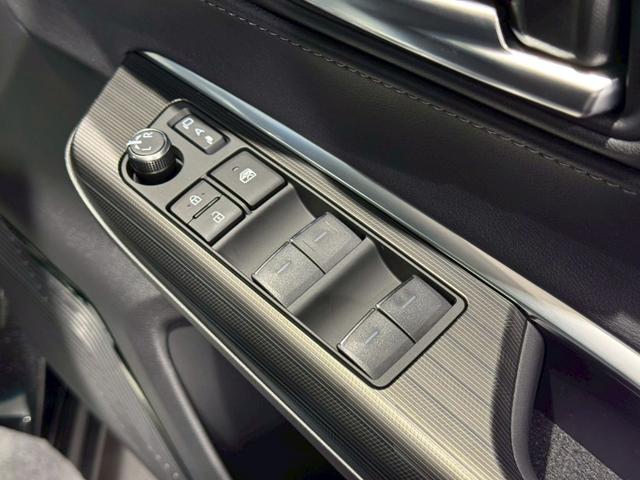 ハリアーハイブリッド Z レザーパッケージ・ナイトシェード パノラマルーフ 寒冷地仕様 シートヒーター シートクーラー パノラミックビューモニターデジタルインナーミラー パワーバックドア 置くだけ充電 ビルトインETC オートハイビームAC100Vコンセント(70枚目)