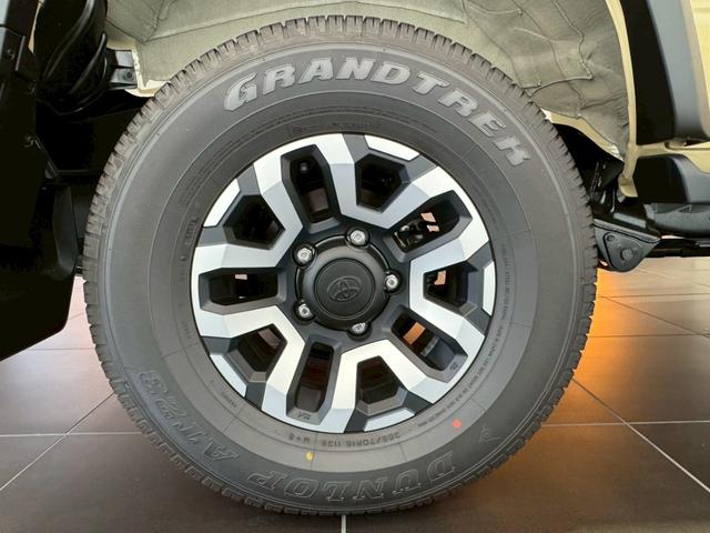 ランドクルーザー70 AX 7インチナビ バックカメラ ETC クルーズコントロール コンビステアリング デフロック セーフティセンス 誤発信防止 LEDヘッドライト オートハイビーム パワーウィンドウ ステアリングスイッチ(6枚目)