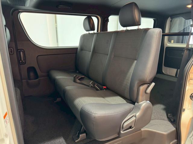 ハイエースバン ロングスーパーGL ダークプライムS デジタルインナーミラー AC100Vコンセント LEDライト 20周年スカッフプレート リアヒーター トヨタセーフティーセンス 両側電動スライドドア パノラミックビューモニター オートハイビーム(40枚目)