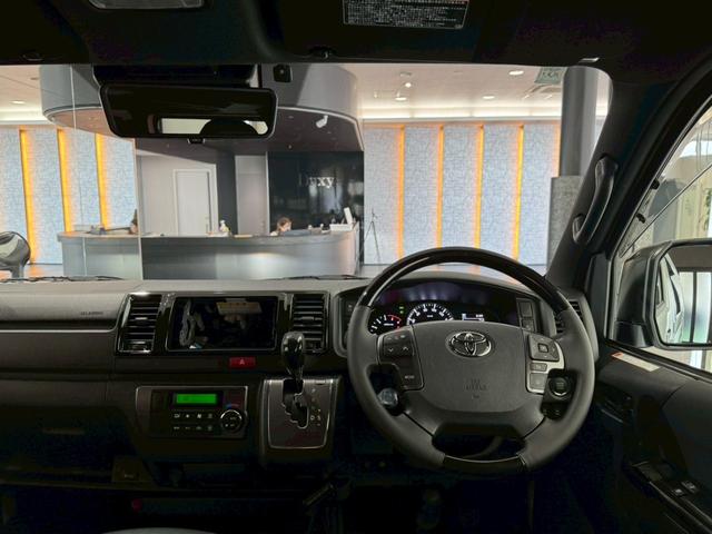 ハイエースバン ロングスーパーGL ダークプライムS デジタルインナーミラー AC100Vコンセント LEDライト 20周年スカッフプレート リアヒーター トヨタセーフティーセンス 両側電動スライドドア パノラミックビューモニター オートハイビーム(42枚目)