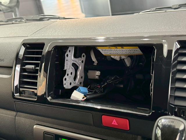 ハイエースバン ロングスーパーGL ダークプライムS デジタルインナーミラー AC100Vコンセント LEDライト 20周年スカッフプレート リアヒーター トヨタセーフティーセンス 両側電動スライドドア パノラミックビューモニター オートハイビーム(50枚目)