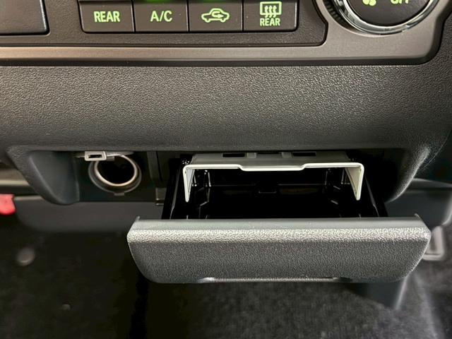 ハイエースバン ロングスーパーGL ダークプライムS デジタルインナーミラー AC100Vコンセント LEDライト 20周年スカッフプレート リアヒーター トヨタセーフティーセンス 両側電動スライドドア パノラミックビューモニター オートハイビーム(54枚目)