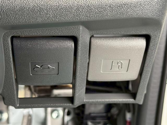 ハイエースバン ロングスーパーGL ダークプライムS デジタルインナーミラー AC100Vコンセント LEDライト 20周年スカッフプレート リアヒーター トヨタセーフティーセンス 両側電動スライドドア パノラミックビューモニター オートハイビーム(61枚目)