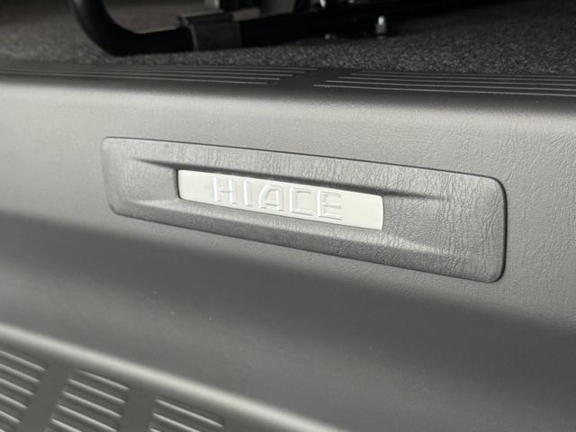 ハイエースバン ロングスーパーGL ダークプライムS デジタルインナーミラー AC100Vコンセント LEDライト 20周年スカッフプレート リアヒーター トヨタセーフティーセンス 両側電動スライドドア パノラミックビューモニター オートハイビーム(65枚目)