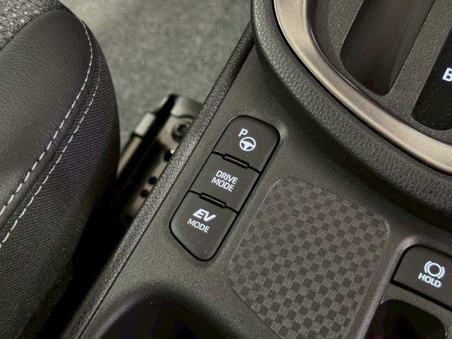 ヤリスクロス ハイブリッドZ パノラミックビュー パワーバックドア トヨタチームメイト カラーヘッドアップディスプレイ アダクティブハイビーム シートヒーター HDMI端子 ブラインドスポット 純正DAナビ フルセグTV ETC(4枚目)