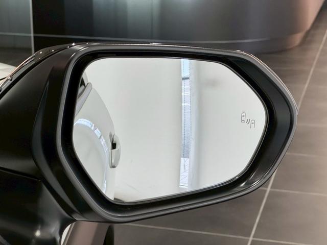 ヤリスクロス ハイブリッドZ パノラミックビュー パワーバックドア トヨタチームメイト カラーヘッドアップディスプレイ アダクティブハイビーム シートヒーター HDMI端子 ブラインドスポット 純正DAナビ フルセグTV ETC(9枚目)