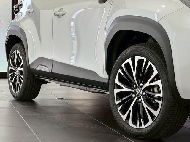 ヤリスクロス ハイブリッドZ パノラミックビュー パワーバックドア トヨタチームメイト カラーヘッドアップディスプレイ アダクティブハイビーム シートヒーター HDMI端子 ブラインドスポット 純正DAナビ フルセグTV ETC(10枚目)