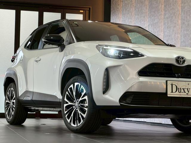 ヤリスクロス ハイブリッドZ パノラミックビュー パワーバックドア トヨタチームメイト カラーヘッドアップディスプレイ アダクティブハイビーム シートヒーター HDMI端子 ブラインドスポット 純正DAナビ フルセグTV ETC(11枚目)