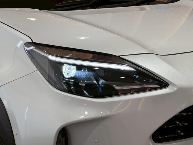 ヤリスクロス ハイブリッドZ パノラミックビュー パワーバックドア トヨタチームメイト カラーヘッドアップディスプレイ アダクティブハイビーム シートヒーター HDMI端子 ブラインドスポット 純正DAナビ フルセグTV ETC(14枚目)