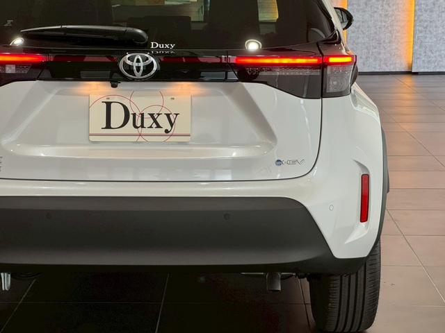 ヤリスクロス ハイブリッドZ パノラミックビュー パワーバックドア トヨタチームメイト カラーヘッドアップディスプレイ アダクティブハイビーム シートヒーター HDMI端子 ブラインドスポット 純正DAナビ フルセグTV ETC(28枚目)