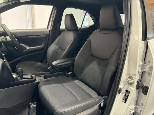 ヤリスクロス ハイブリッドZ パノラミックビュー パワーバックドア トヨタチームメイト カラーヘッドアップディスプレイ アダクティブハイビーム シートヒーター HDMI端子 ブラインドスポット 純正DAナビ フルセグTV ETC(44枚目)