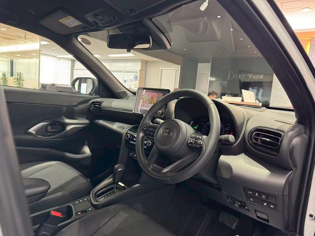 ヤリスクロス ハイブリッドZ パノラミックビュー パワーバックドア トヨタチームメイト カラーヘッドアップディスプレイ アダクティブハイビーム シートヒーター HDMI端子 ブラインドスポット 純正DAナビ フルセグTV ETC(50枚目)