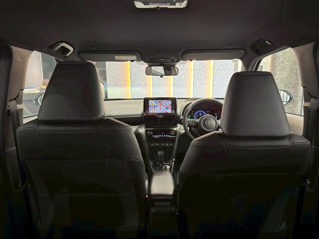 ヤリスクロス ハイブリッドZ パノラミックビュー パワーバックドア トヨタチームメイト カラーヘッドアップディスプレイ アダクティブハイビーム シートヒーター HDMI端子 ブラインドスポット 純正DAナビ フルセグTV ETC(54枚目)