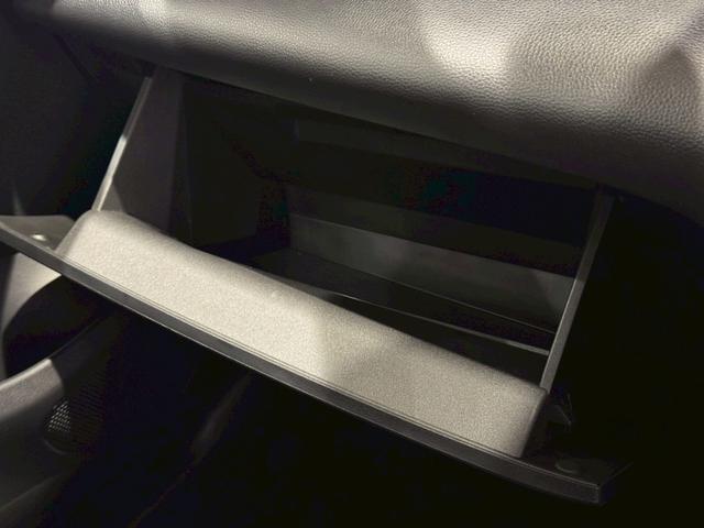 ヤリスクロス ハイブリッドZ パノラミックビュー パワーバックドア トヨタチームメイト カラーヘッドアップディスプレイ アダクティブハイビーム シートヒーター HDMI端子 ブラインドスポット 純正DAナビ フルセグTV ETC(70枚目)