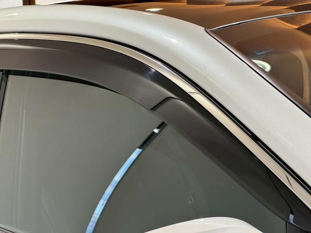 ハリアーハイブリッド Z レザーパッケージ モデリスタエアロ 調光パノラマルーフ パノラミックビューカメラ デジタルミラー JBLプレミアムサウンド パワーバックドア ビルトインETC ステアリングヒーター シートクーラー シートヒーター(16枚目)