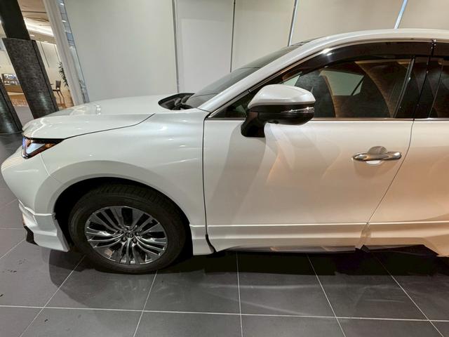 ハリアーハイブリッド Z レザーパッケージ モデリスタエアロ 調光パノラマルーフ パノラミックビューカメラ デジタルミラー JBLプレミアムサウンド パワーバックドア ビルトインETC ステアリングヒーター シートクーラー シートヒーター(25枚目)