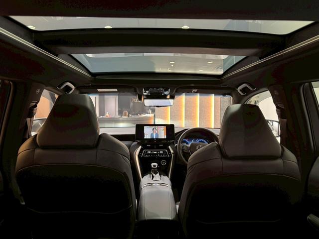 ハリアーハイブリッド Z レザーパッケージ モデリスタエアロ 調光パノラマルーフ パノラミックビューカメラ デジタルミラー JBLプレミアムサウンド パワーバックドア ビルトインETC ステアリングヒーター シートクーラー シートヒーター(60枚目)