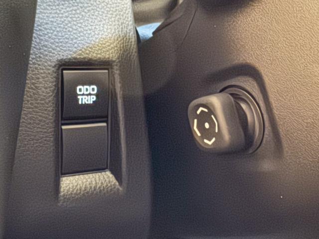 ハリアーハイブリッド Z レザーパッケージ モデリスタエアロ 調光パノラマルーフ パノラミックビューカメラ デジタルミラー JBLプレミアムサウンド パワーバックドア ビルトインETC ステアリングヒーター シートクーラー シートヒーター(63枚目)