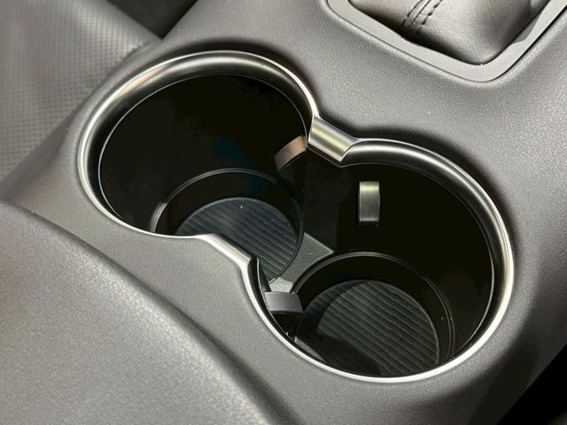 ハリアーハイブリッド Z レザーパッケージ モデリスタエアロ 調光パノラマルーフ パノラミックビューカメラ デジタルミラー JBLプレミアムサウンド パワーバックドア ビルトインETC ステアリングヒーター シートクーラー シートヒーター(68枚目)