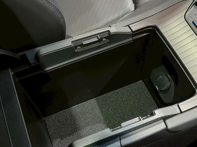 ハリアーハイブリッド Z レザーパッケージ モデリスタエアロ 調光パノラマルーフ パノラミックビューカメラ デジタルミラー JBLプレミアムサウンド パワーバックドア ビルトインETC ステアリングヒーター シートクーラー シートヒーター(70枚目)