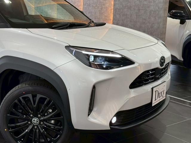 ヤリスクロス ハイブリッドZ ウルバーノ 登録済み未使用車 チームメイト パノラミックビュー パワーバックドア ステアリングヒーター シートヒータ ベンチレーション HDMI端子 純正DAナビ フルセグTV BSM ETC2.0 純正18AW(6枚目)