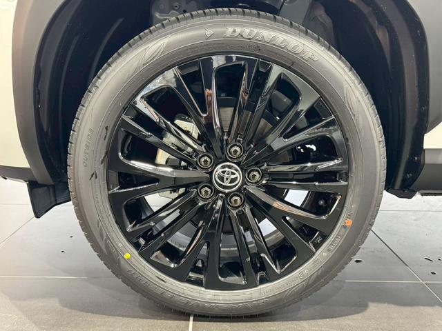 ヤリスクロス ハイブリッドZ ウルバーノ 登録済み未使用車 チームメイト パノラミックビュー パワーバックドア ステアリングヒーター シートヒータ ベンチレーション HDMI端子 純正DAナビ フルセグTV BSM ETC2.0 純正18AW(10枚目)