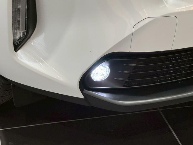 ヤリスクロス ハイブリッドZ ウルバーノ 登録済み未使用車 チームメイト パノラミックビュー パワーバックドア ステアリングヒーター シートヒータ ベンチレーション HDMI端子 純正DAナビ フルセグTV BSM ETC2.0 純正18AW(17枚目)