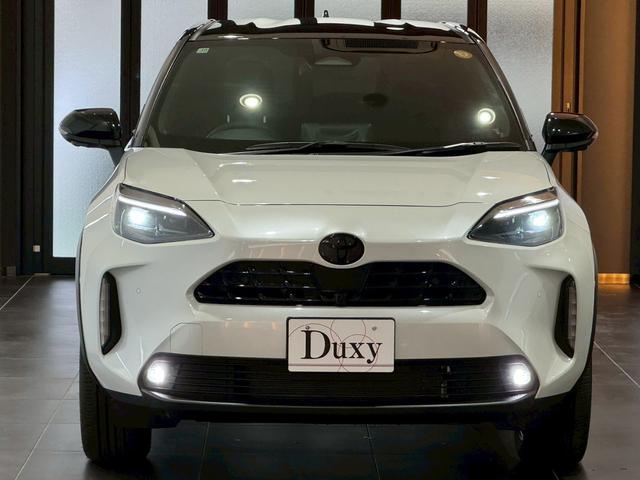 ヤリスクロス ハイブリッドZ ウルバーノ 登録済み未使用車 チームメイト パノラミックビュー パワーバックドア ステアリングヒーター シートヒータ ベンチレーション HDMI端子 純正DAナビ フルセグTV BSM ETC2.0 純正18AW(20枚目)