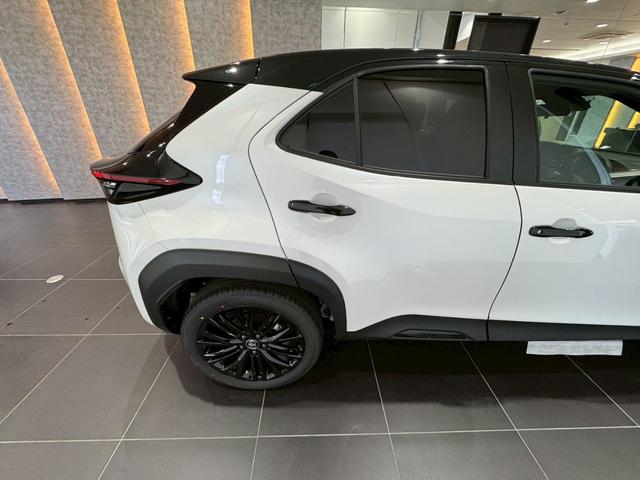 ヤリスクロス ハイブリッドZ ウルバーノ 登録済み未使用車 チームメイト パノラミックビュー パワーバックドア ステアリングヒーター シートヒータ ベンチレーション HDMI端子 純正DAナビ フルセグTV BSM ETC2.0 純正18AW(25枚目)