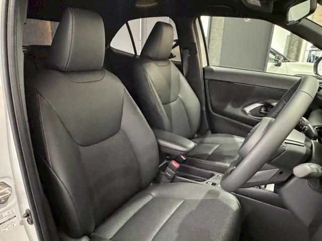 ヤリスクロス ハイブリッドZ ウルバーノ 登録済み未使用車 チームメイト パノラミックビュー パワーバックドア ステアリングヒーター シートヒータ ベンチレーション HDMI端子 純正DAナビ フルセグTV BSM ETC2.0 純正18AW(49枚目)