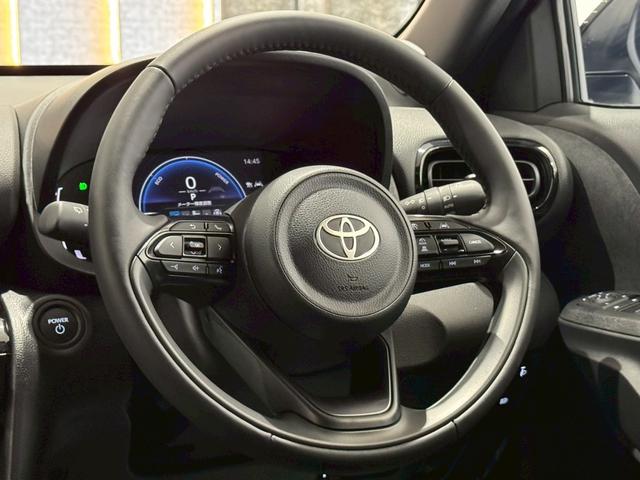 ヤリスクロス ハイブリッドZ ウルバーノ 登録済み未使用車 チームメイト パノラミックビュー パワーバックドア ステアリングヒーター シートヒータ ベンチレーション HDMI端子 純正DAナビ フルセグTV BSM ETC2.0 純正18AW(57枚目)