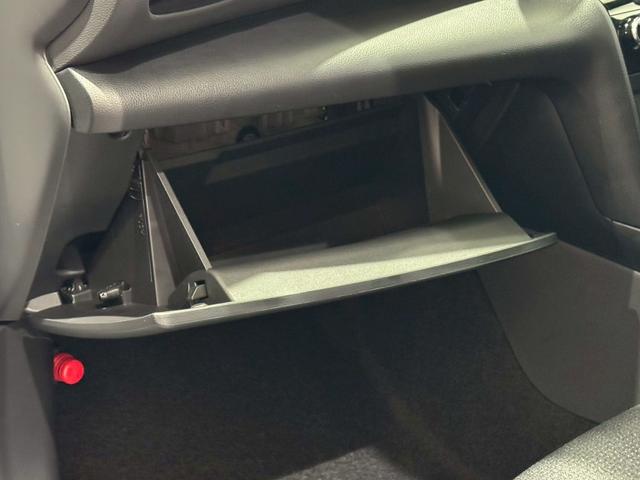 ヤリスクロス ハイブリッドZ ウルバーノ 登録済み未使用車 チームメイト パノラミックビュー パワーバックドア ステアリングヒーター シートヒータ ベンチレーション HDMI端子 純正DAナビ フルセグTV BSM ETC2.0 純正18AW(71枚目)