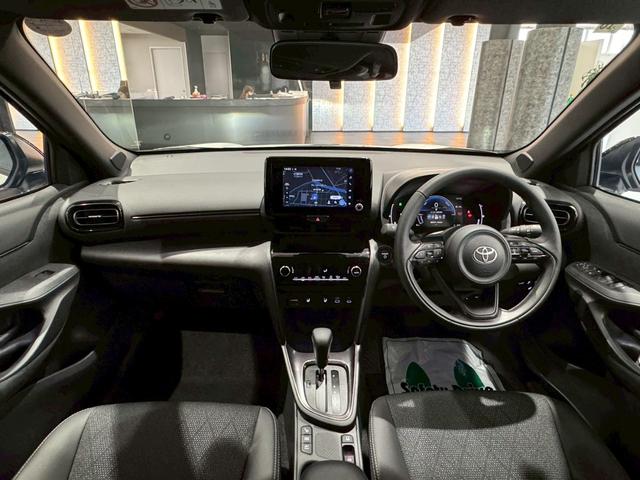 ヤリスクロス ハイブリッドZ ウルバーノ 登録済み未使用車 チームメイト パノラミックビュー パワーバックドア ステアリングヒーター シートヒータ ベンチレーション HDMI端子 純正DAナビ フルセグTV BSM ETC2.0 純正18AW(76枚目)