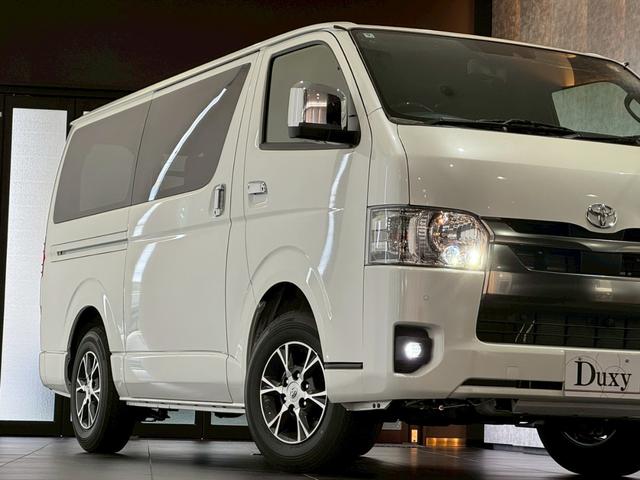 ハイエースバン ロングスーパーGL ダークプライムS ディーゼルターボ 20thスカッフプレート パノラミックビューカメラ 純正OPアルミホイール ダークプライムS専用フロントシート デジタルミラー AC100Vコンセント LEDヘッドライト 安全装置(6枚目)
